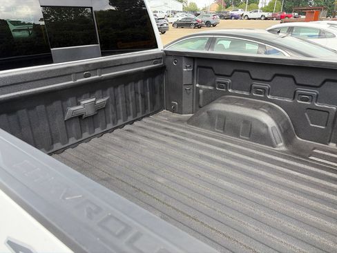 Used 2022 Chevrolet Silverado 1500 RST w/ Rally Edition AWD/4WD image 3