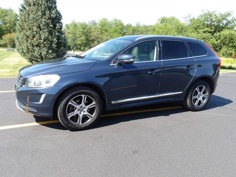 Used 2015 Volvo XC60 T6 w/ Proximity Package AWD/4WD image 9