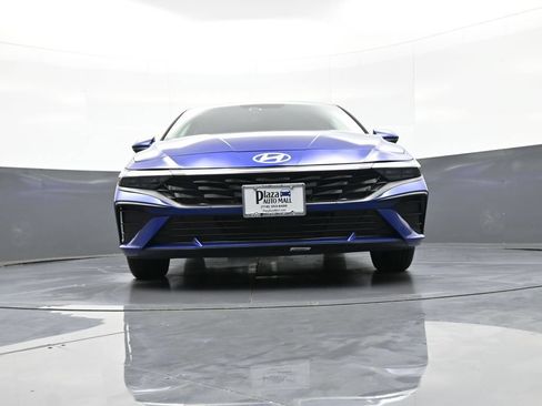 Certified 2025 Hyundai Elantra SE w/ Cargo Package FWD image 26