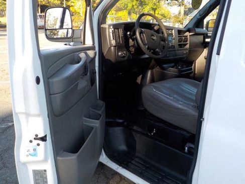 Used 2012 Chevrolet Express 3500 image 21