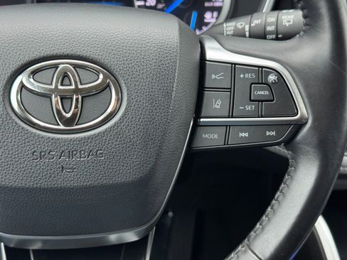 Used 2020 Toyota Highlander XLE image 21