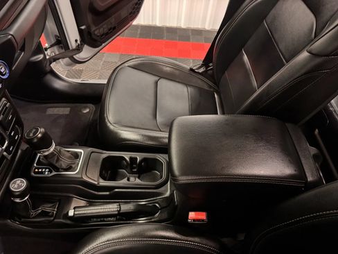 Used 2023 Jeep Wrangler Unlimited Sahara AWD/4WD image 31