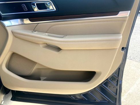 Used 2017 Ford Explorer Limited w/ Equipment Group 301A FWD image 25