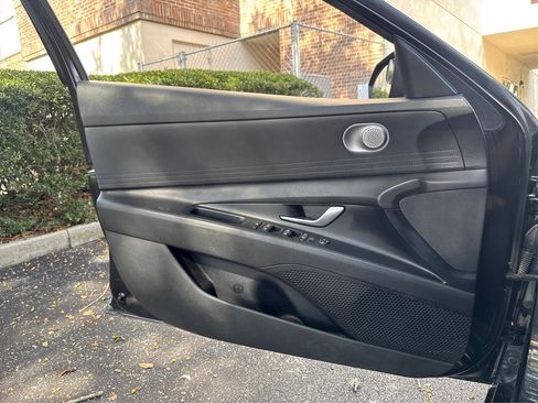 Used 2021 Hyundai Elantra SE image 18