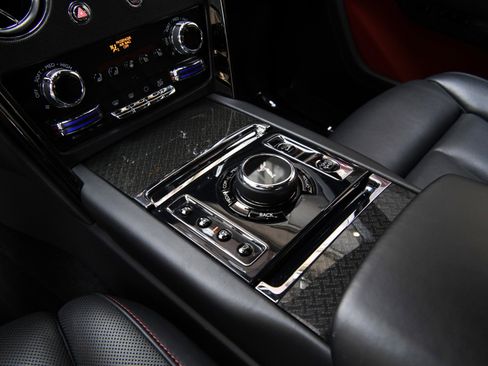 Used 2021 Rolls-Royce Cullinan Black Badge image 19