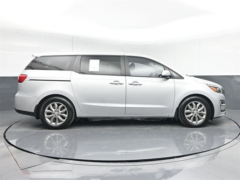 Used 2019 Kia Sedona EX image 4