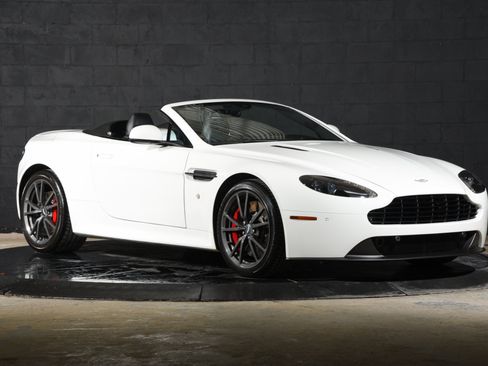 Used 2015 Aston Martin V8 Vantage GT RWD image 3