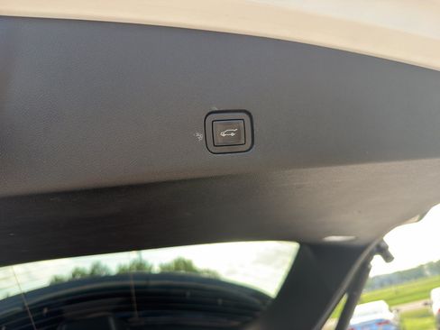 Used 2020 Cadillac XT6 Premium Luxury FWD image 9