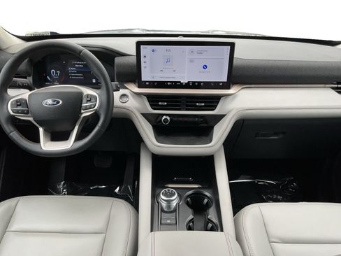 Used 2025 Ford Explorer Active w/ Active Comfort Package RWD image 10