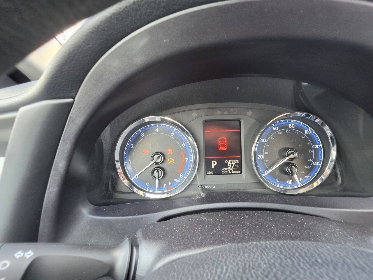Used 2018 Toyota Corolla LE FWD image 9