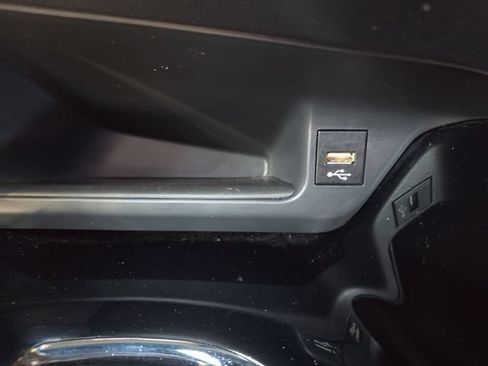 Used 2021 Toyota C-HR XLE FWD image 6