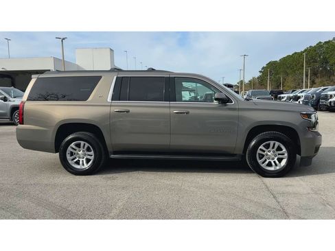 Certified 2017 Chevrolet Suburban LT image 9