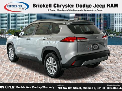 Used 2024 Toyota Corolla Cross LE w/ Moonroof Package FWD image 12