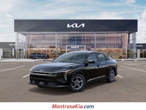 New 2025 Kia K4 LXS image 1