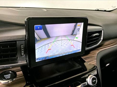 Certified 2024 Ford Explorer Limited image 17