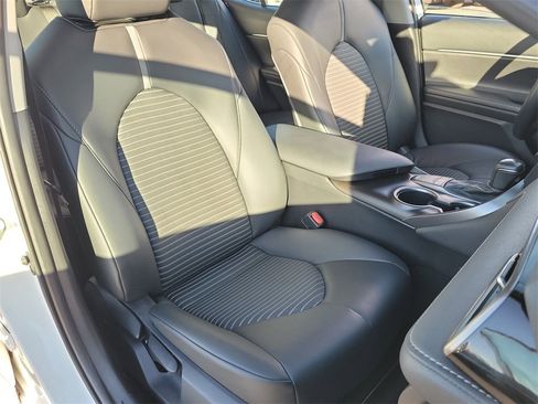 Used 2023 Toyota Camry SE image 17