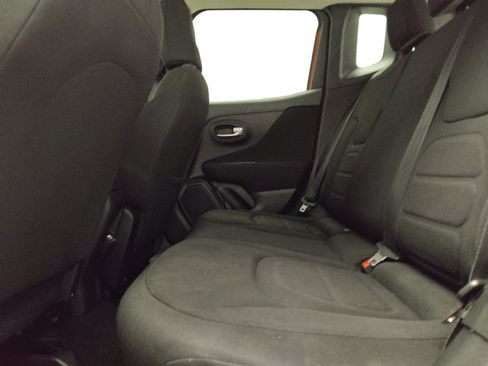Used 2020 Jeep Renegade Latitude FWD image 18