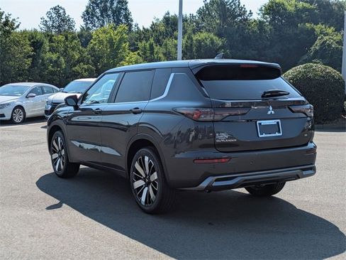 New 2025 Mitsubishi Outlander SE image 5