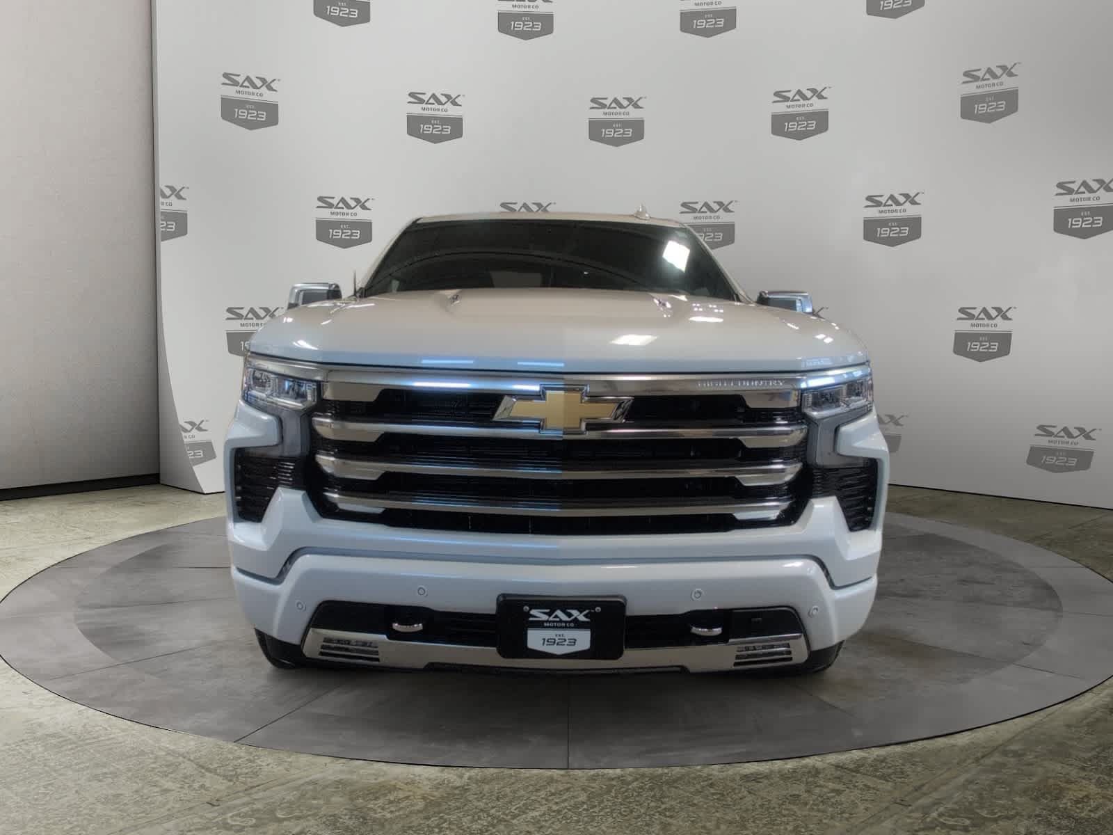 Used 2025 Chevrolet Silverado 1500 High Country w/ Technology Package AWD/4WD image 8