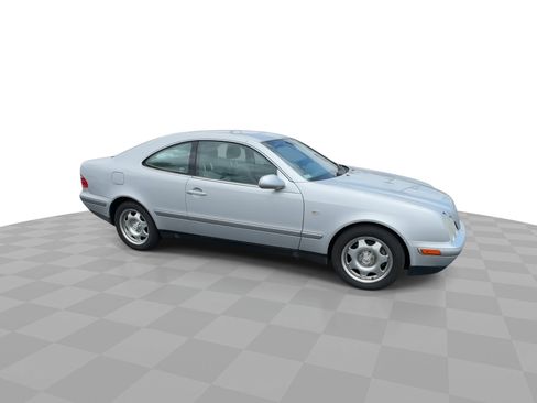 Used 1999 Mercedes-Benz CLK 320 Coupe image 2