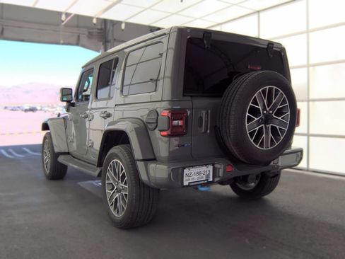 Used 2022 Jeep Wrangler Unlimited Sahara AWD/4WD image 4