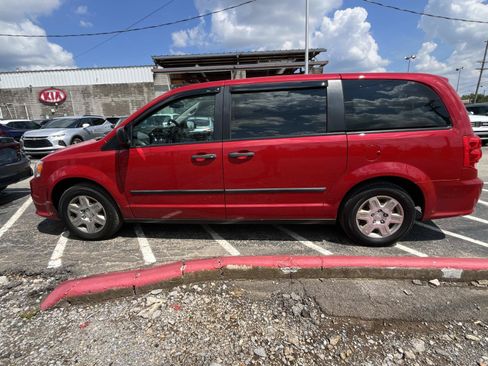 Used 2013 Dodge Grand Caravan American Value Package w/ UConnect Hands-Free Group FWD image 4