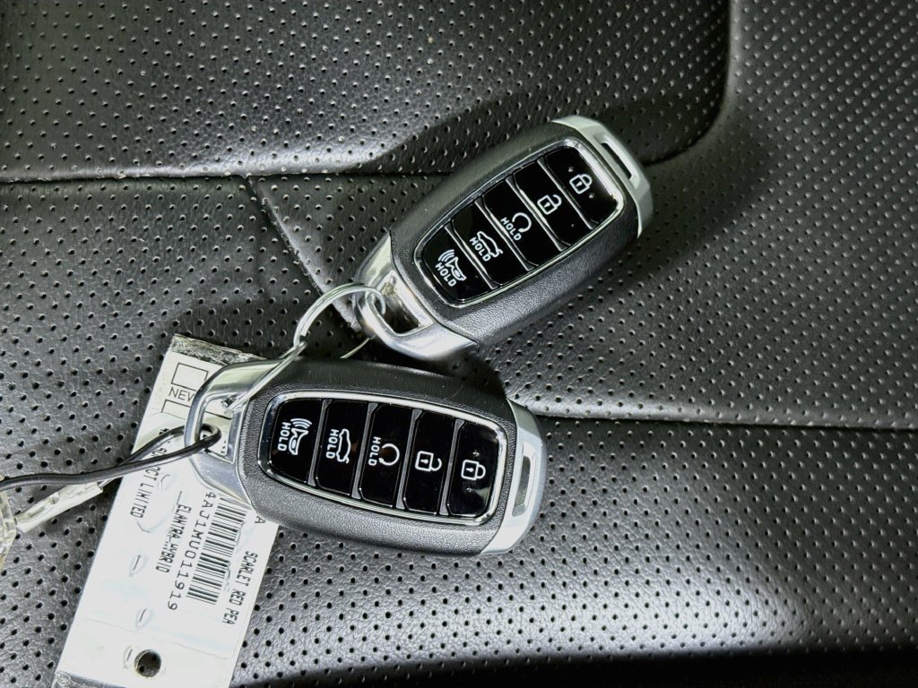 Used 2021 Hyundai Elantra Limited w/ Cargo Package FWD image 34