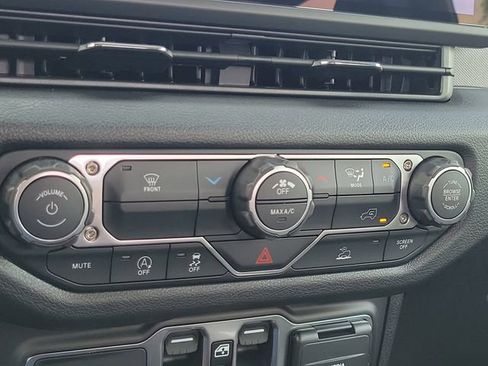 New 2026 Jeep Gladiator Sport AWD/4WD image 21
