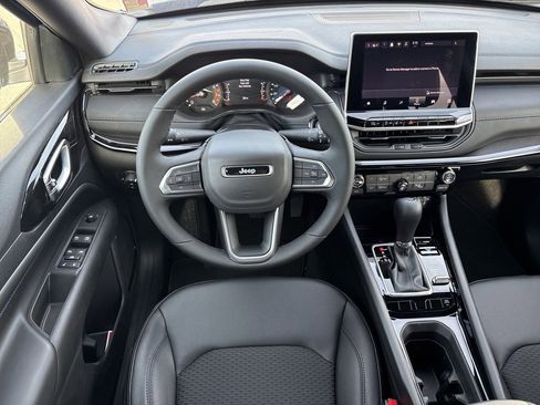 New 2026 Jeep Compass Latitude image 10