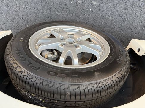 Used 2011 Toyota Prius Five image 7