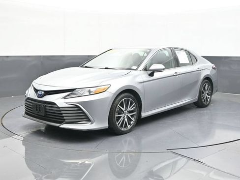 Used 2024 Toyota Camry XLE FWD image 4