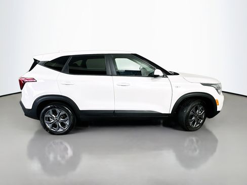 Certified 2025 Kia Seltos LX AWD/4WD image 8