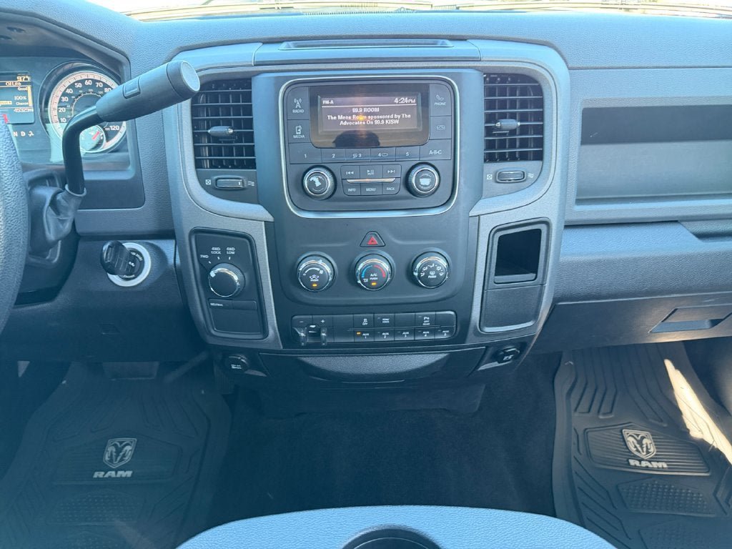 Used 2017 RAM 2500 Tradesman w/ Chrome Appearance Group AWD/4WD image 13