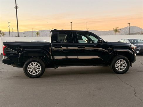 Used 2025 Toyota Tacoma SR5 image 4