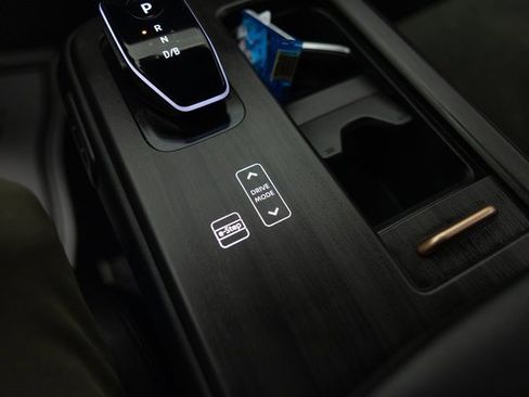 Used 2023 Nissan Ariya AWD image 31