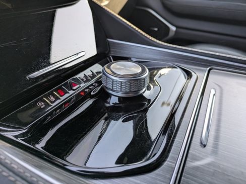 Used 2024 Jeep Wagoneer L Series II RWD image 11