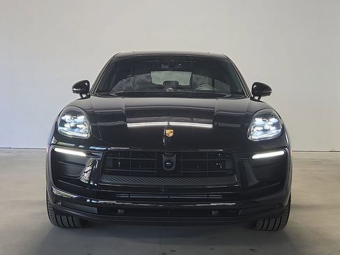 New 2026 Porsche Macan AWD/4WD image 8