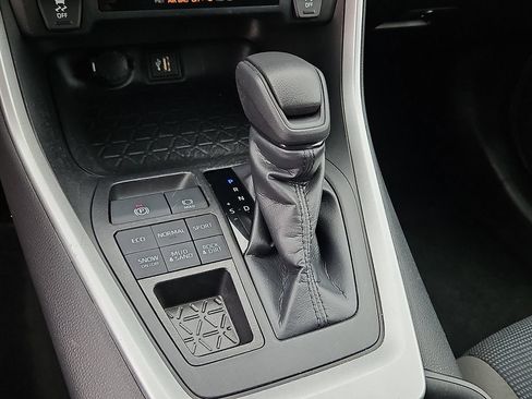 Used 2023 Toyota RAV4 LE AWD/4WD image 15