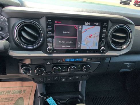 Used 2021 Toyota Tacoma TRD Off-Road w/ TRD Premium Off Road Package AWD/4WD image 19