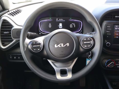 Used 2025 Kia Soul LX image 13