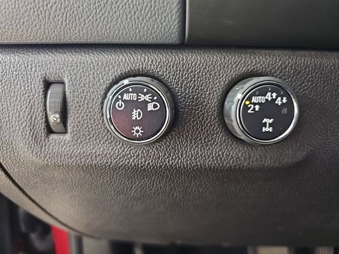 Used 2018 Chevrolet Colorado Z71 AWD/4WD image 30