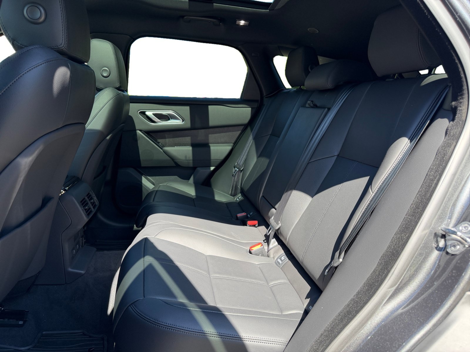 New 2026 Land Rover Range Rover Velar S AWD/4WD image 16