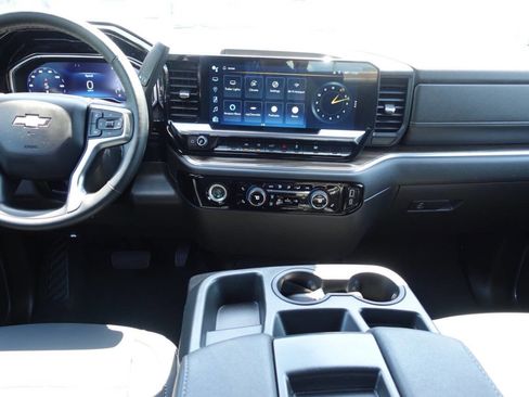 Used 2023 Chevrolet Silverado 1500 LT AWD/4WD image 40