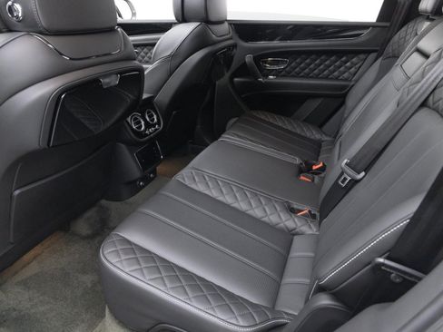 Used 2017 Bentley Bentayga AWD/4WD image 38