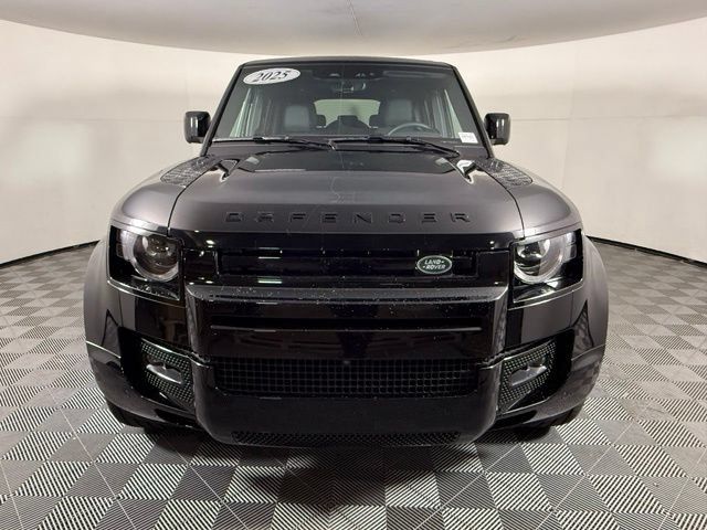 Used 2025 Land Rover Defender 130 X-Dynamic SE AWD/4WD image 10