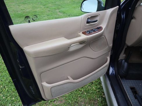 Used 2002 Ford Windstar SEL FWD image 39