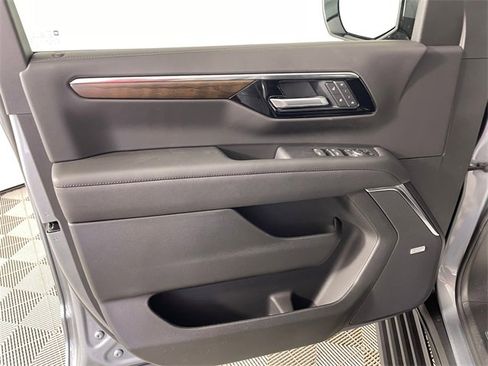 New 2026 Chevrolet Suburban High Country image 13