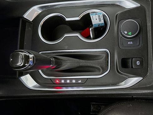 Used 2019 Chevrolet Traverse LT FWD image 20