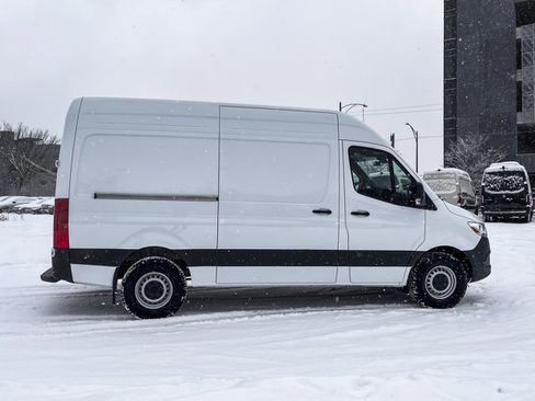 Used 2025 Mercedes-Benz Sprinter 2500 image 4