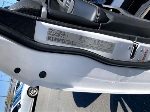 Used 2023 Jeep Grand Cherokee Limited AWD/4WD image 33